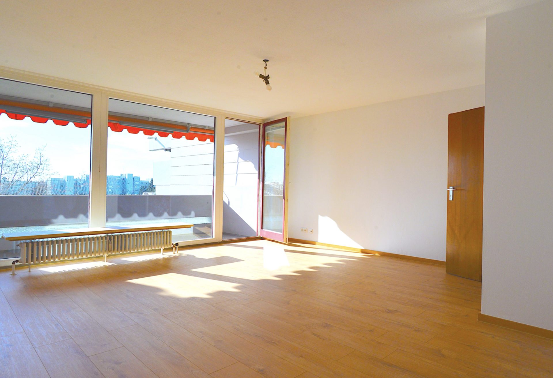 Hirschberg-Immobilien-3-Zi-Wohnung-Taufkirchen_Wohn-Ess-Zimmer_Beitragsbild