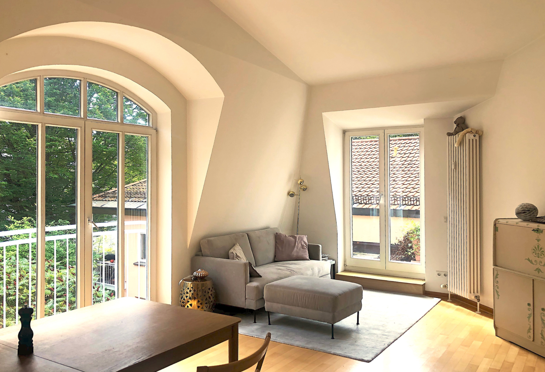 Hirschberg-Immobilien-3-Zimmer-Dachterrassen-Wohnung-Muenchen-Obermenzing-Wohn-Ess-Zimmer-mit-Westterrasse-Beitragsbild