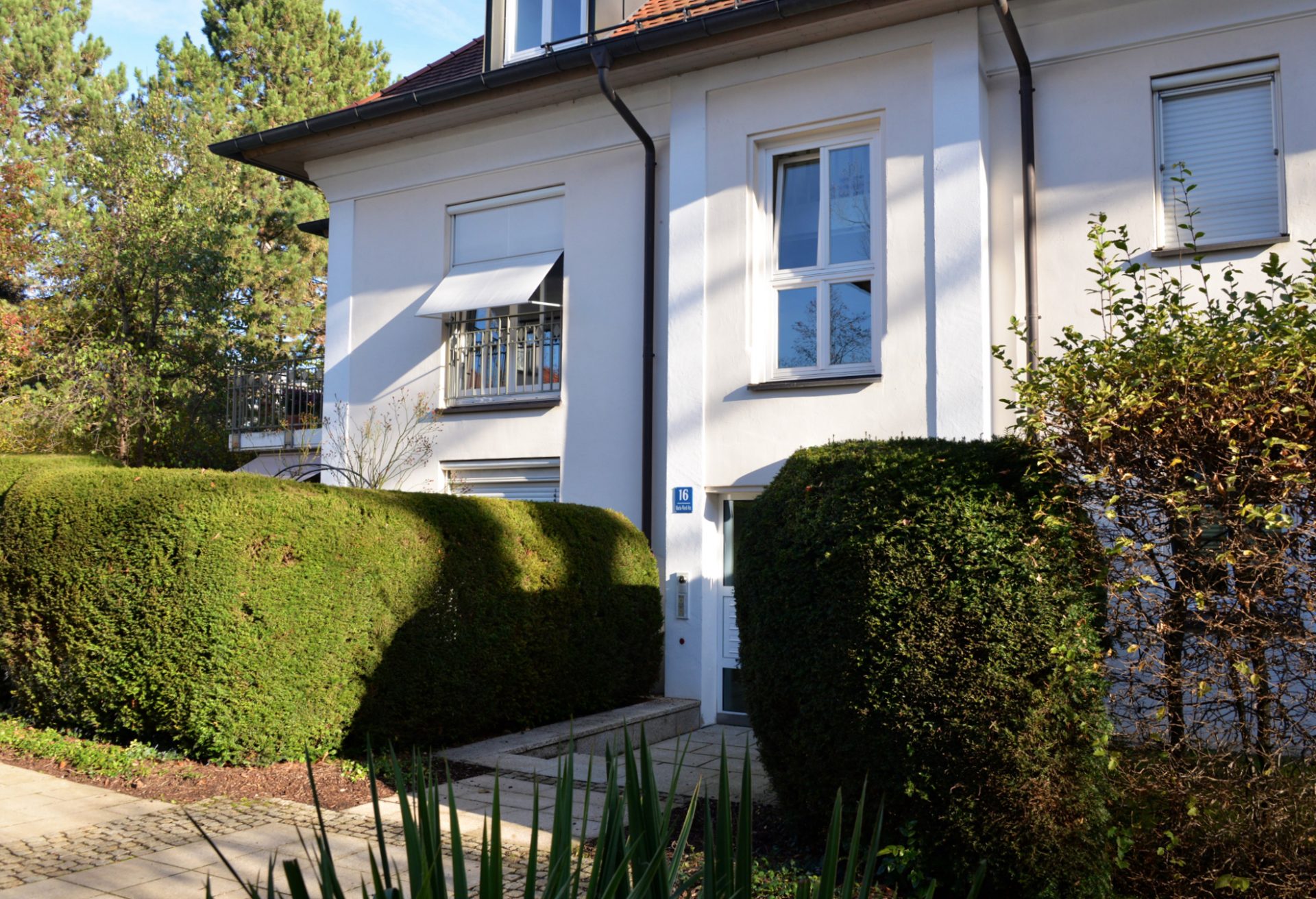 Hirschberg-Immobilien-3-Zimmer-Garten-Wohnung-Muenchen-Nymphenburg-Hausansicht-I-Beitragsbild