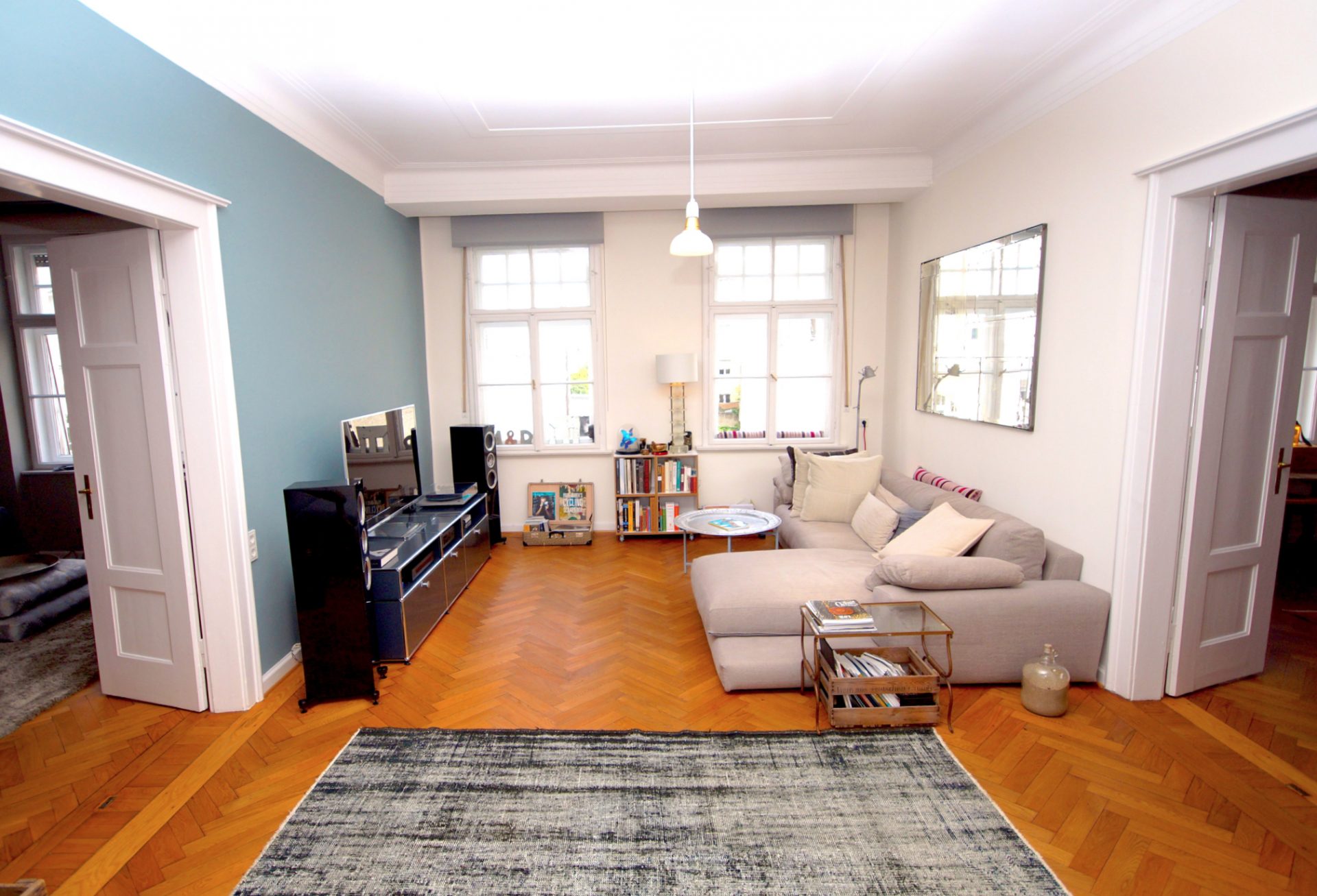 Hirschberg-Immobilien-4-Zimmer-Altbau-Wohnung-Muenchen-Schwabing-Wohnzimmer-Beitragsbild