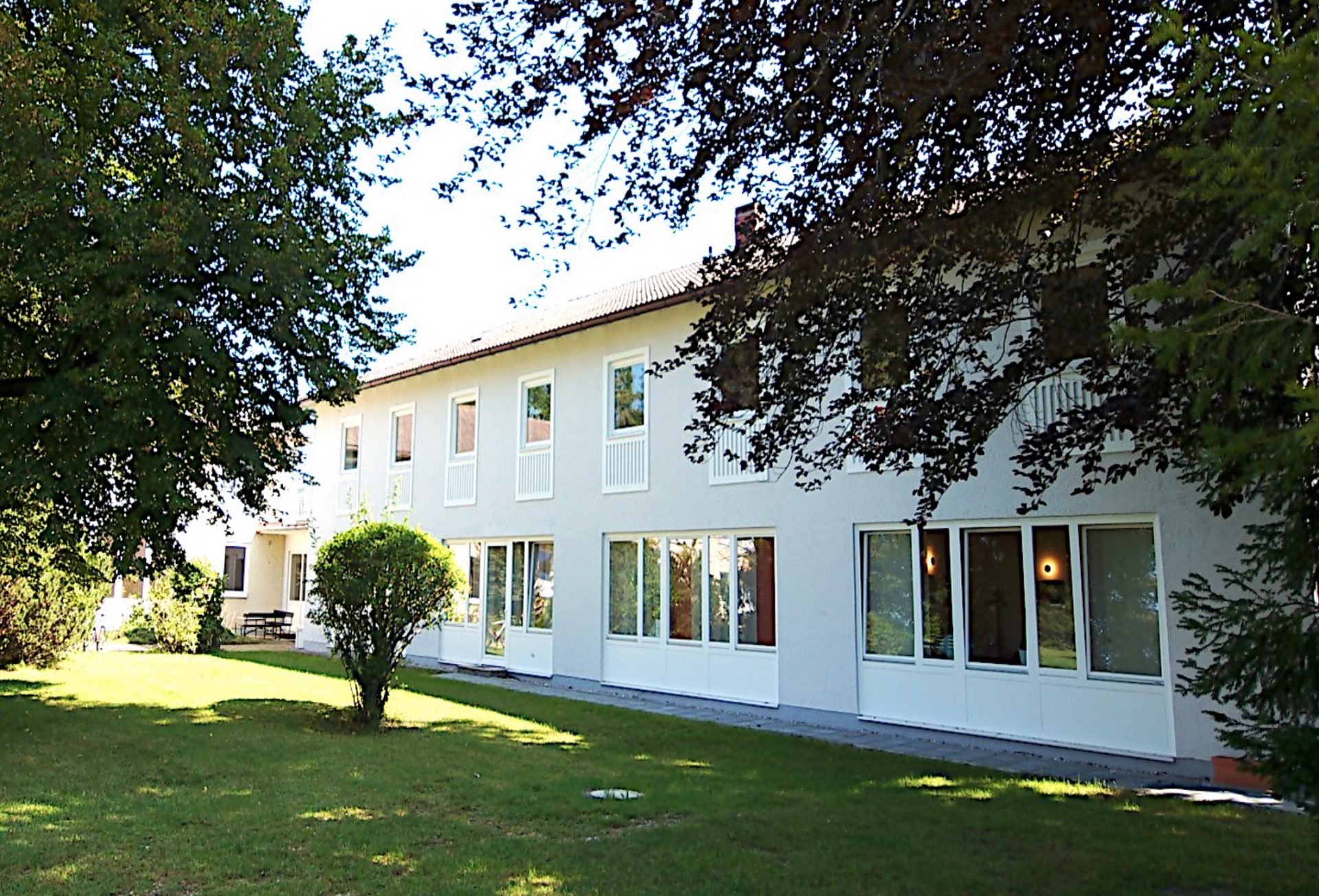 Hirschberg-Immobilien-Büroetage-Neubiberg-Außenansicht-Rückseite-Beitragsbild