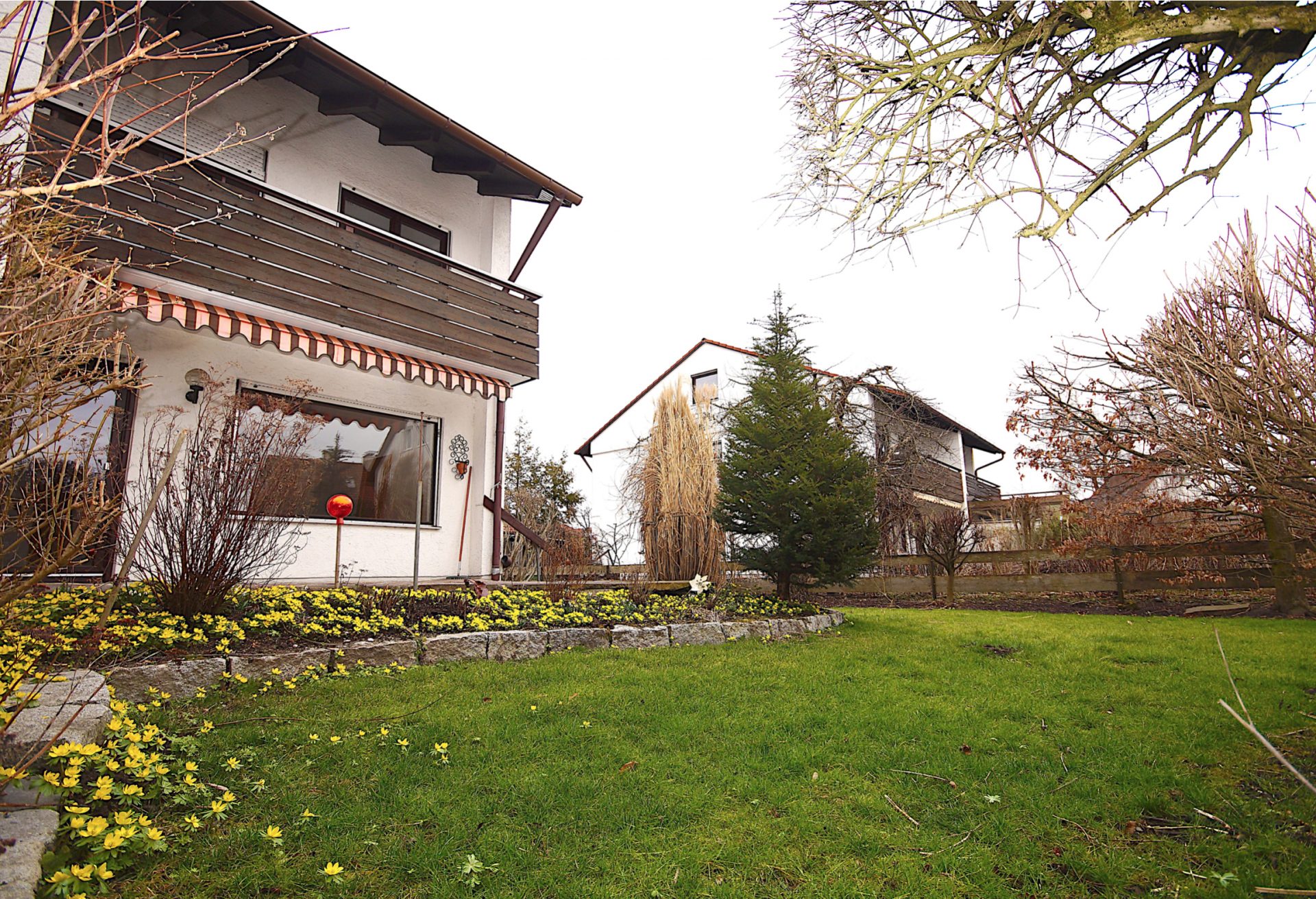 Hirschberg-Immobilien-Doppelhaushälfte-Freising-Garten-Haus-Ansicht-Beitragsbild