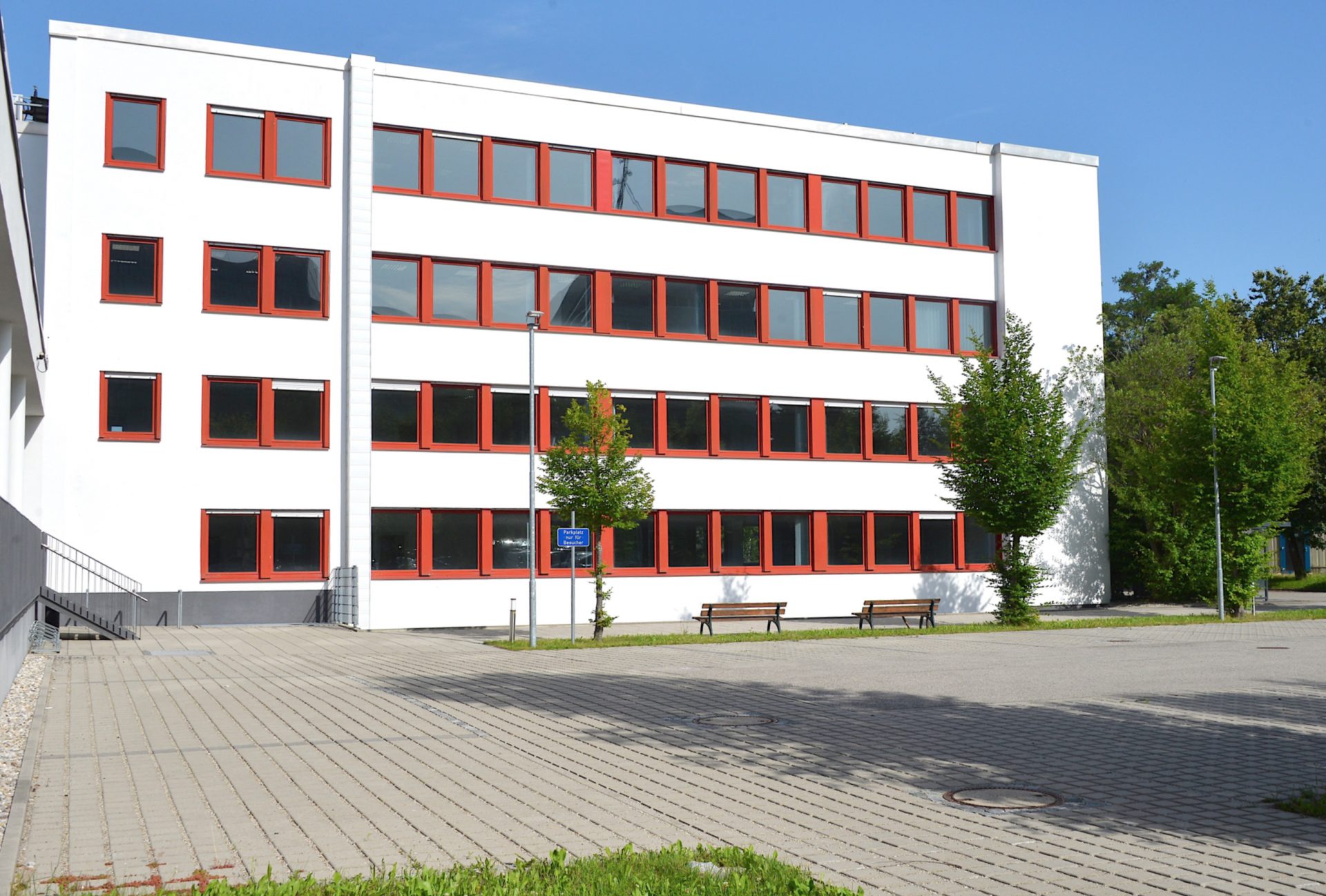 Hirschberg-Immobilien-Gewerbeflaechen-Buero-Lager-Muenchen-Bogenhausen-Gebäude-Beitragsbild