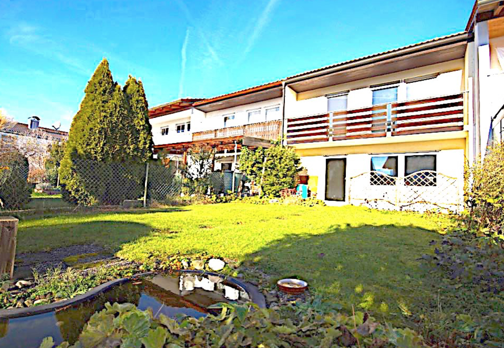 Hirschberg-Immobilien-Reihenmittelhaus-Kolbermoor-Hausansicht-mit-Garten-Beitragsbild