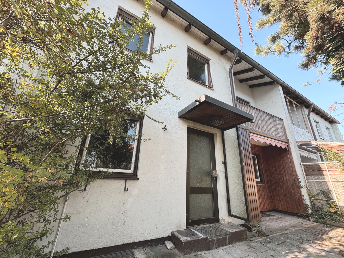 Hirschberg-Immobilien-Reihenmittelhaus-Muenchen-Sendling_Hausansicht-Bild1_Beitragsbild Alt – na und! Sanierungshaus München Sendling-Westpark!