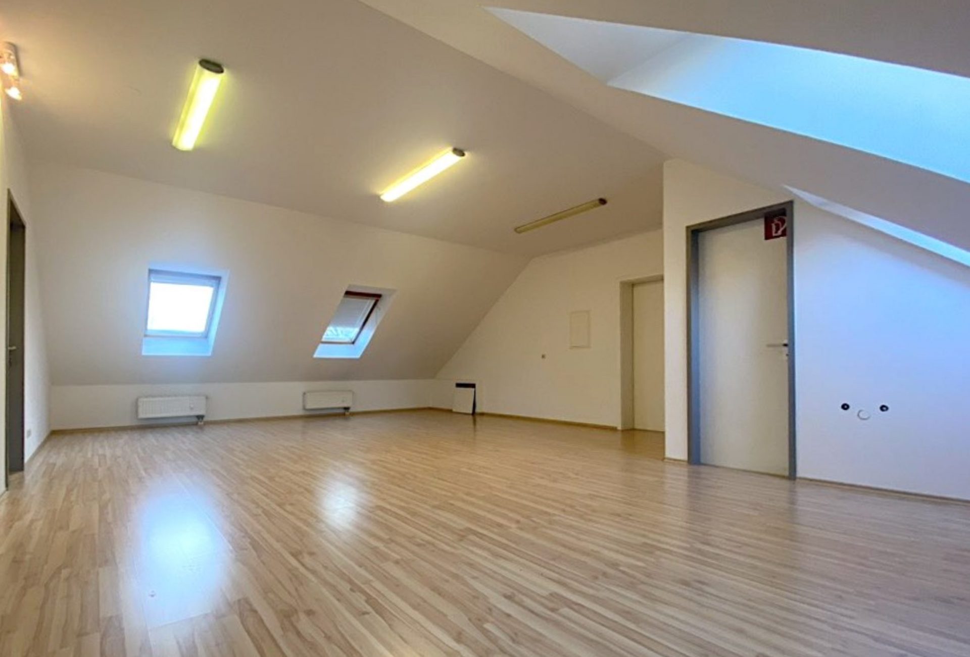 Hirschberg-Immobilien_tolles-Büro-Neuried-Seminarraum-BlickIII-Beitragsbild