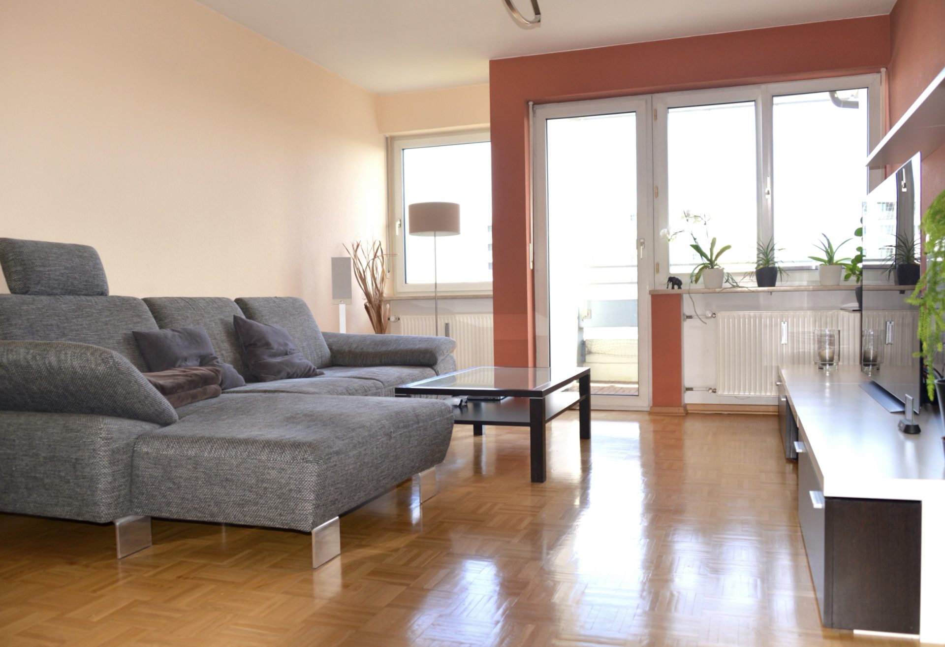 HirschbergImmobilien-2,5-Zimmer-Wohnung-München-Pasing-Obermenzing-Wohnzimmer_Beitragsbild